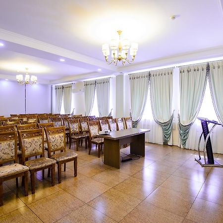 Akbulak Hotel Astana Ngoại thất bức ảnh